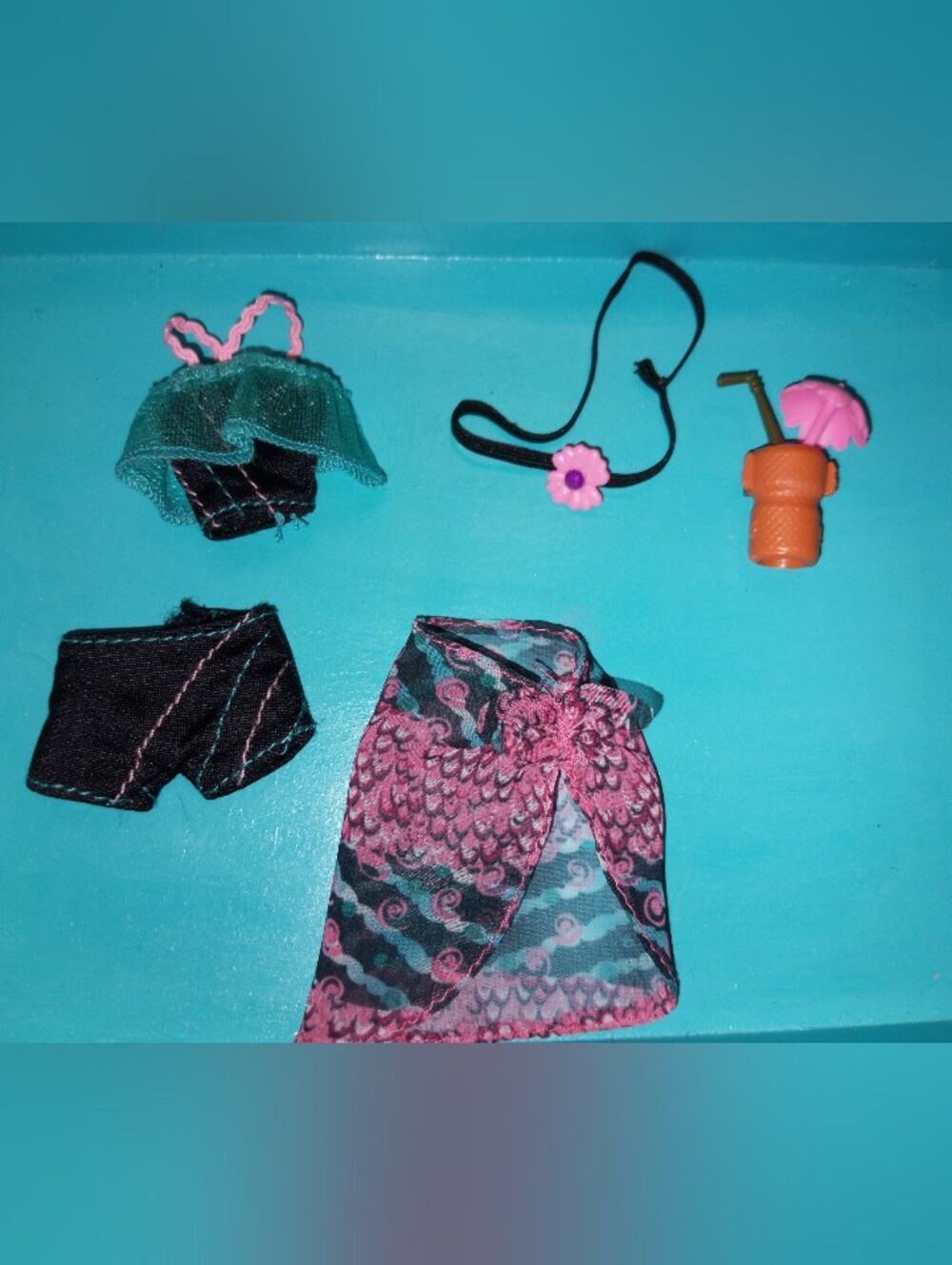 Monster High Lagoona Blue Doll Beach Outfit & Drink